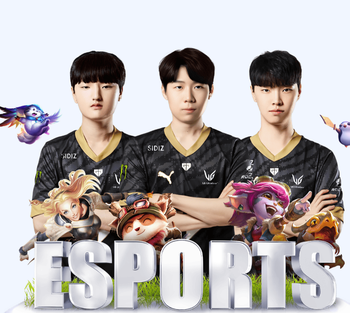 这吃的是？什琴斯尼在替补席让巴德吉打掩护，自己侧过身去吃东西